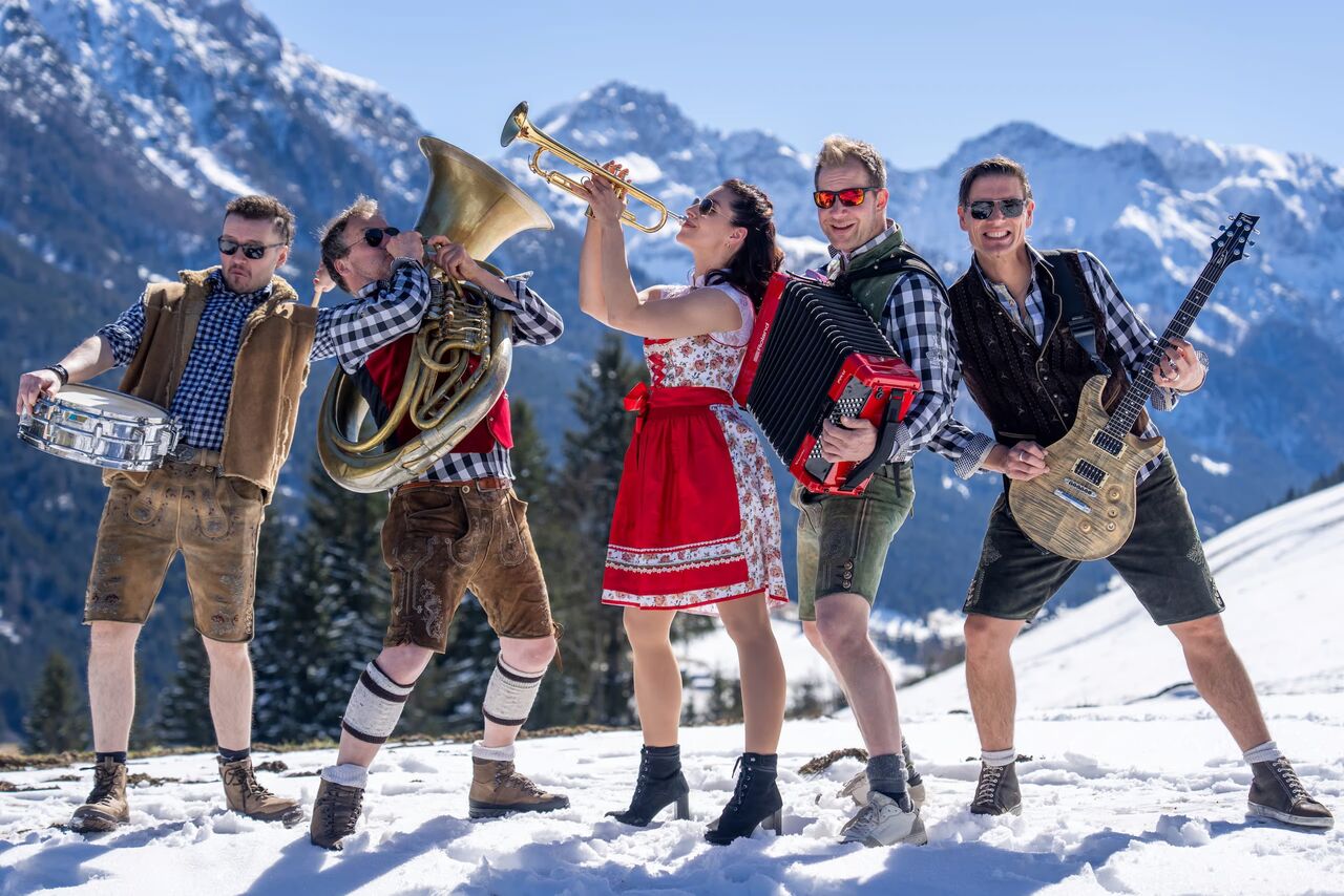 Oktoberfestband Alpenbanditen — live in Tracht, buchbar in Bielefeld